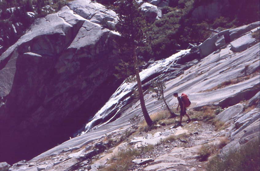 USA049MuirPassdown